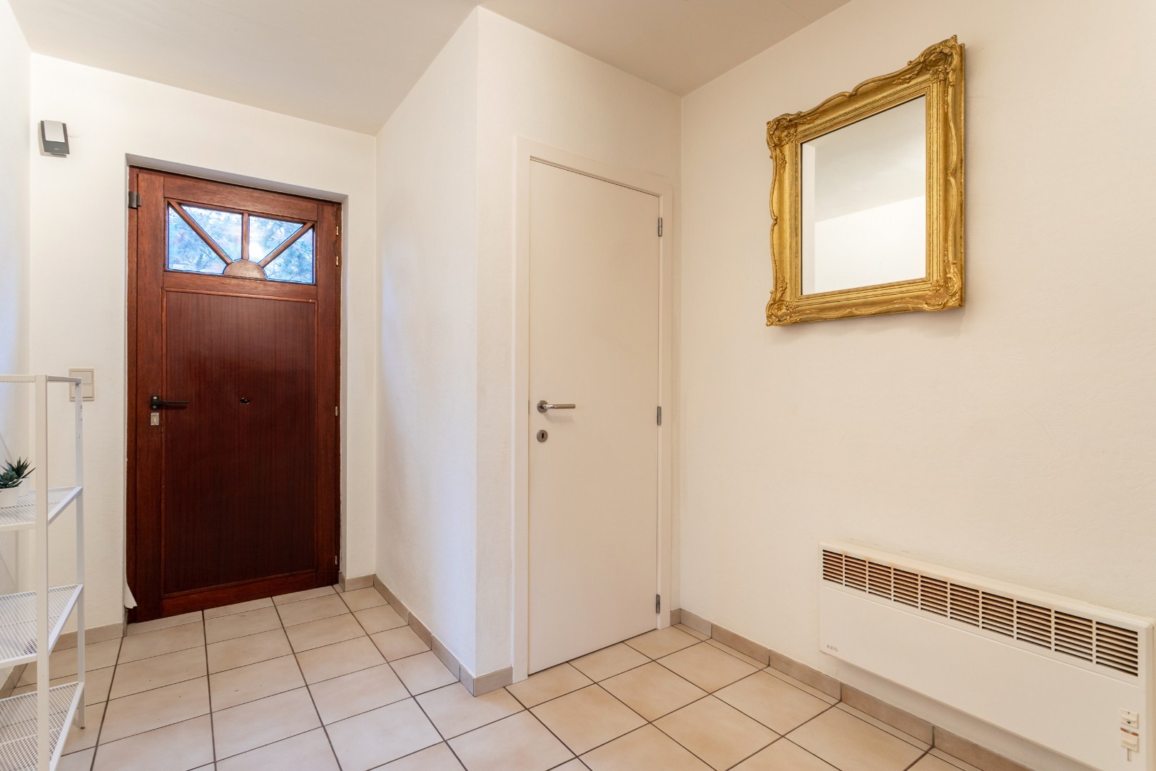 Op te frissen bungalow met 2 slaapkamers, garage en tuin op topligging in Halle 