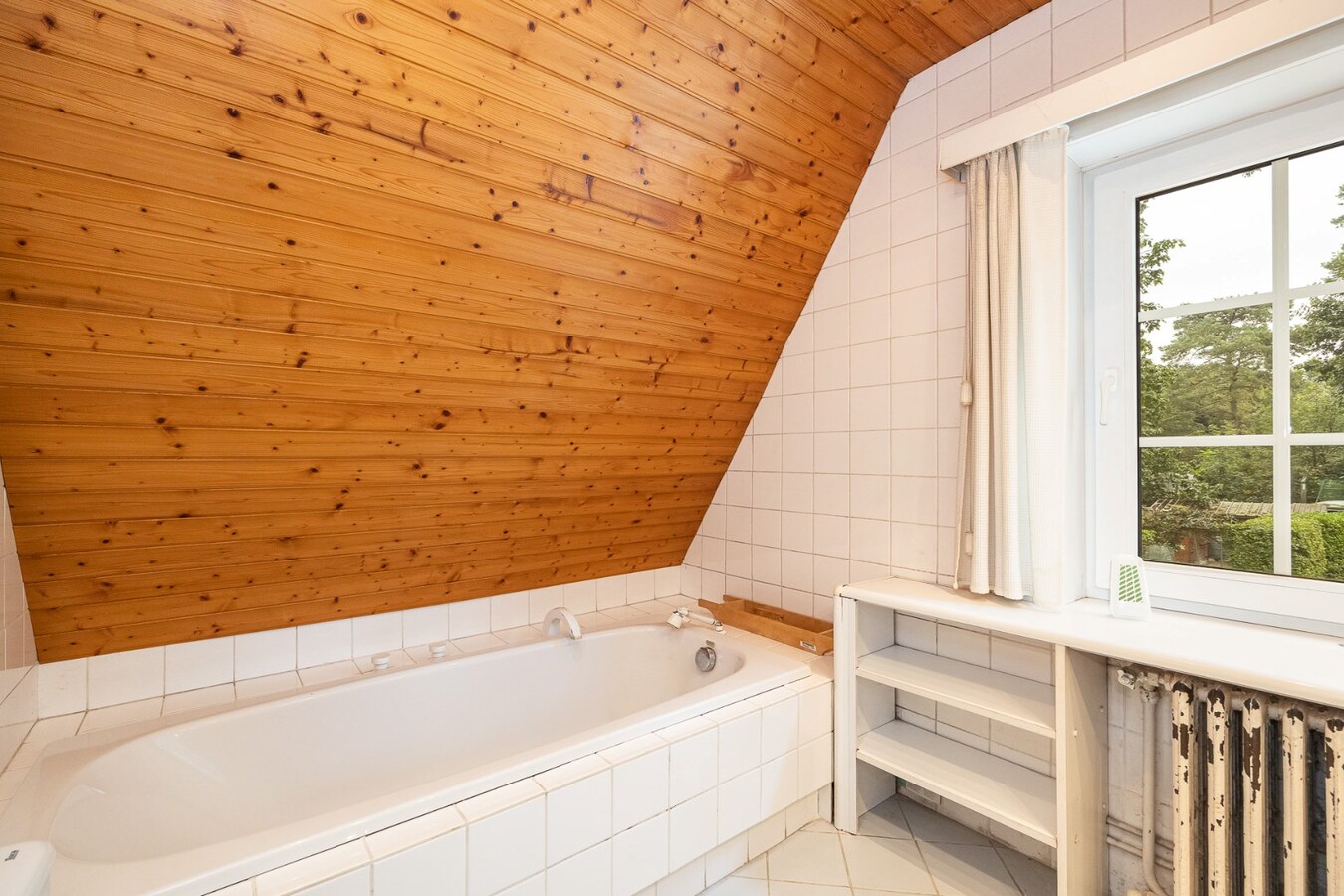 Karaktervolle villa op een perceel van  1.779 m² te Schilde op wandelafstand van het centrum 