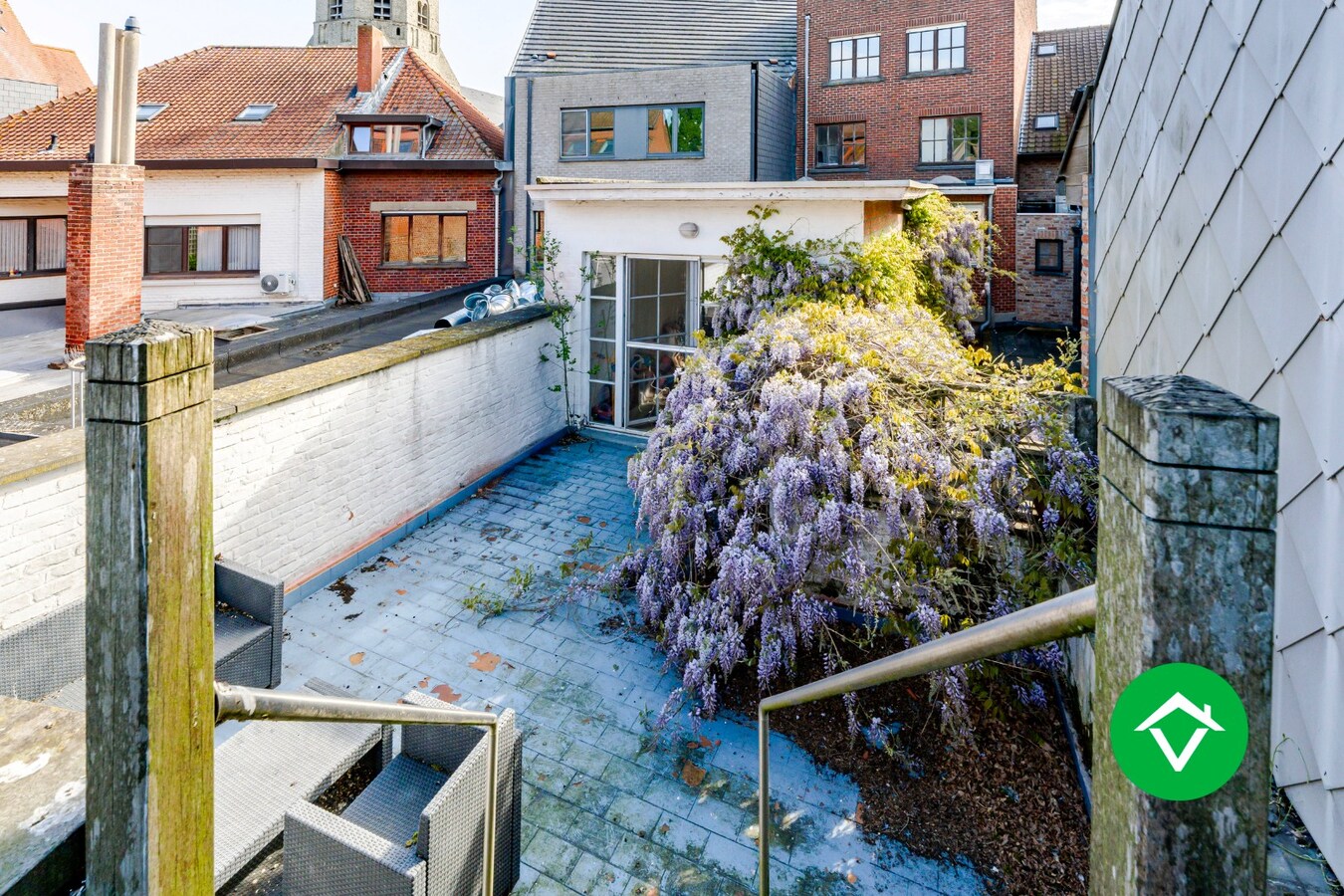 Ruim triplex appartement met 5 slaapkamers, in het centrum van Torhout 