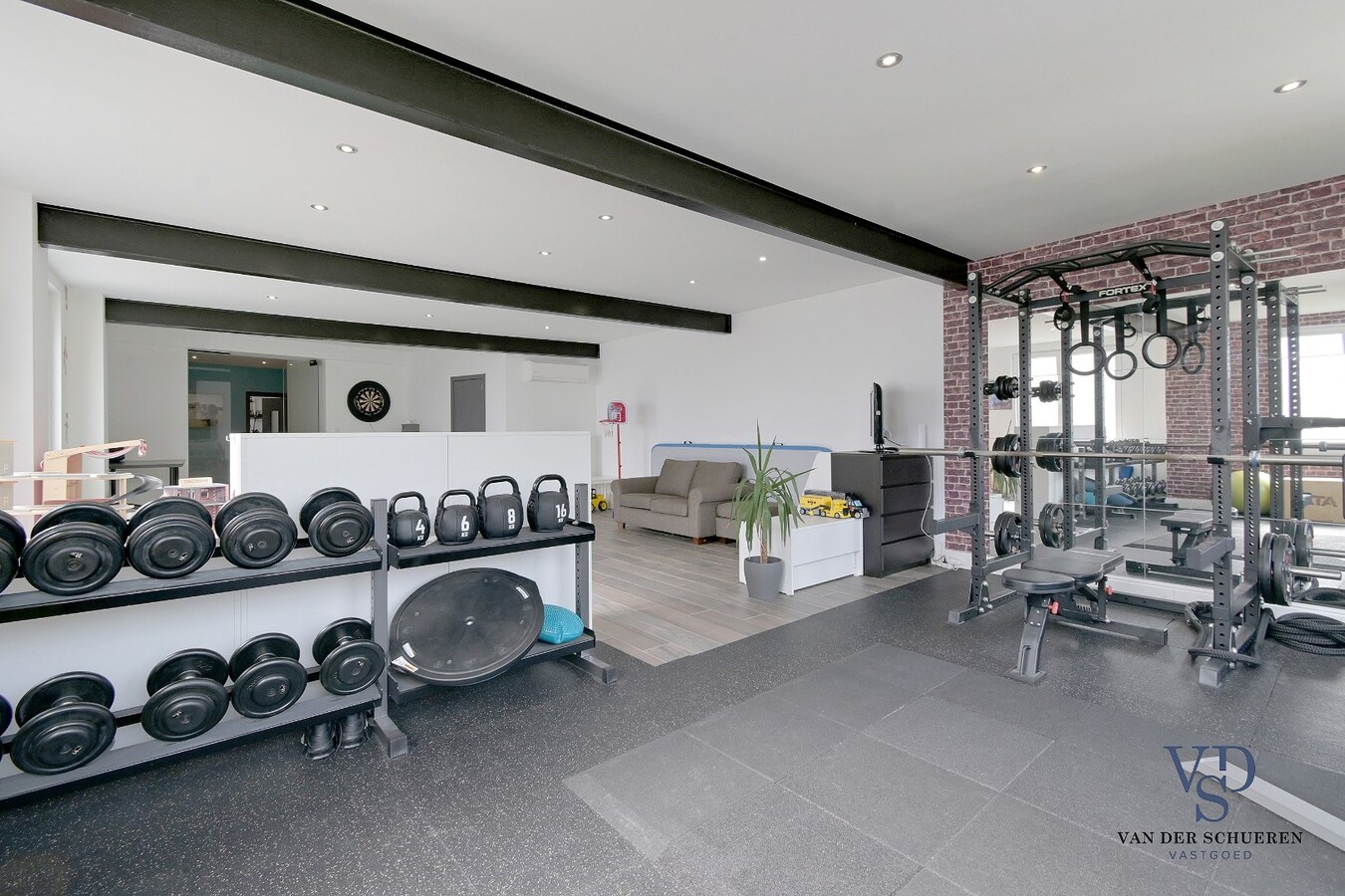 Ruime, instapklare gezinswoning in centrum Gavere. 