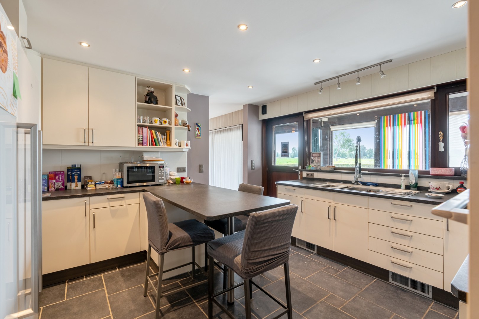 Ruime gezinswoning met 5 slaapkamers en 319 m² bew. opp. te Westerlo! 