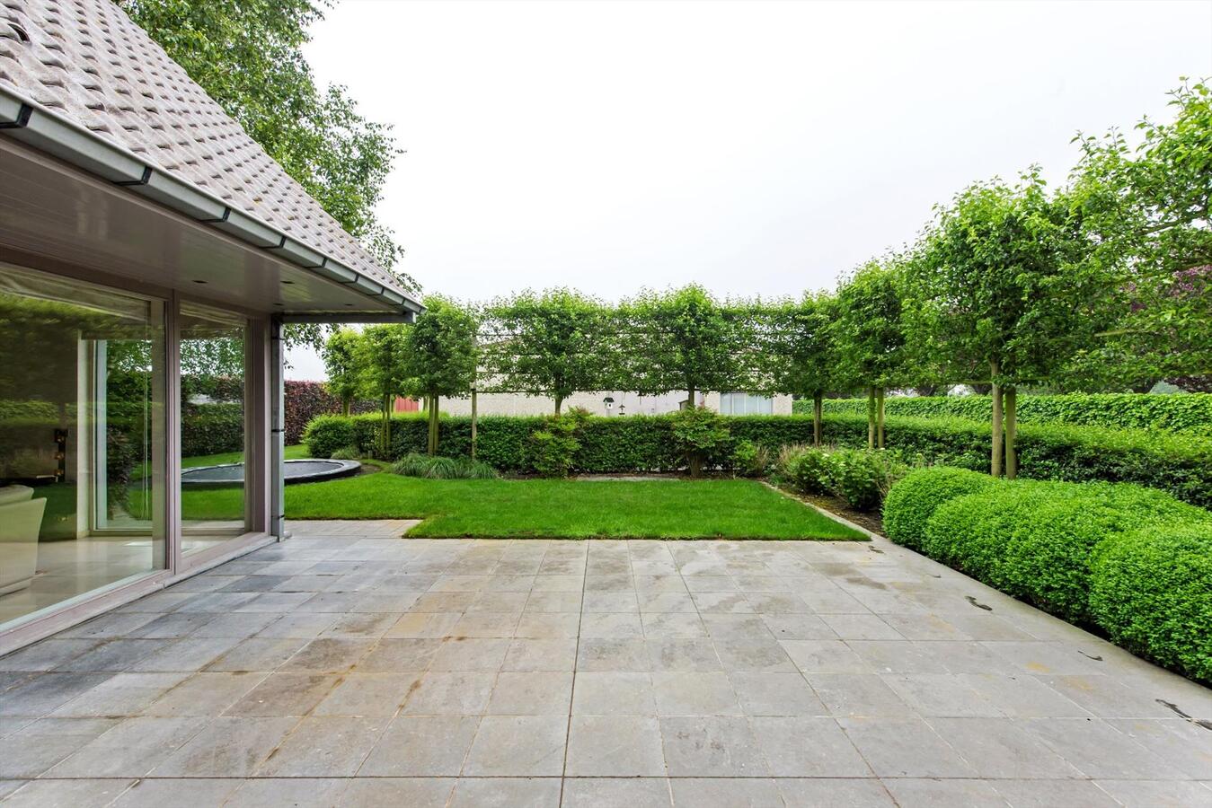 Luxueuze villa met loods (600m²) op terrein van 2100 m² 
