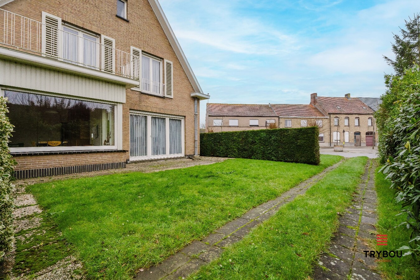 Ruime woning op groot perceel van 573 m² te Merkem. 