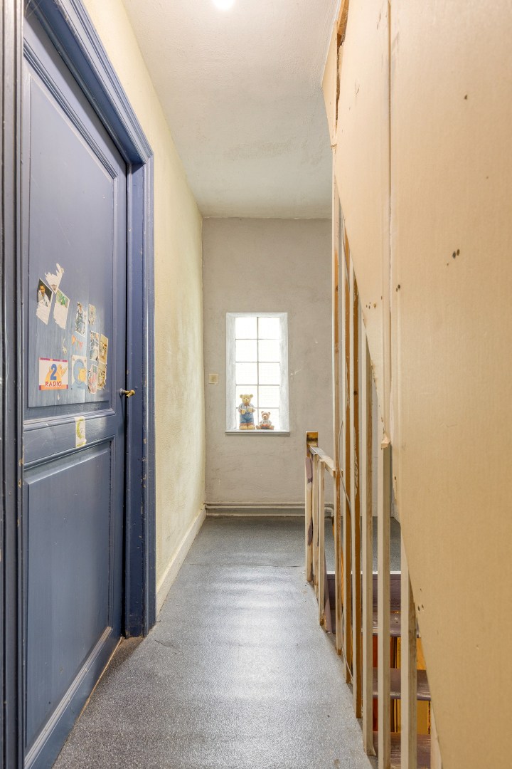 Halfopen bebouwing met 5 ruime slaapkamers, 2 badkamers, garage en tuin in Holsbeek – bewoonbare oppervlakte 214m² 