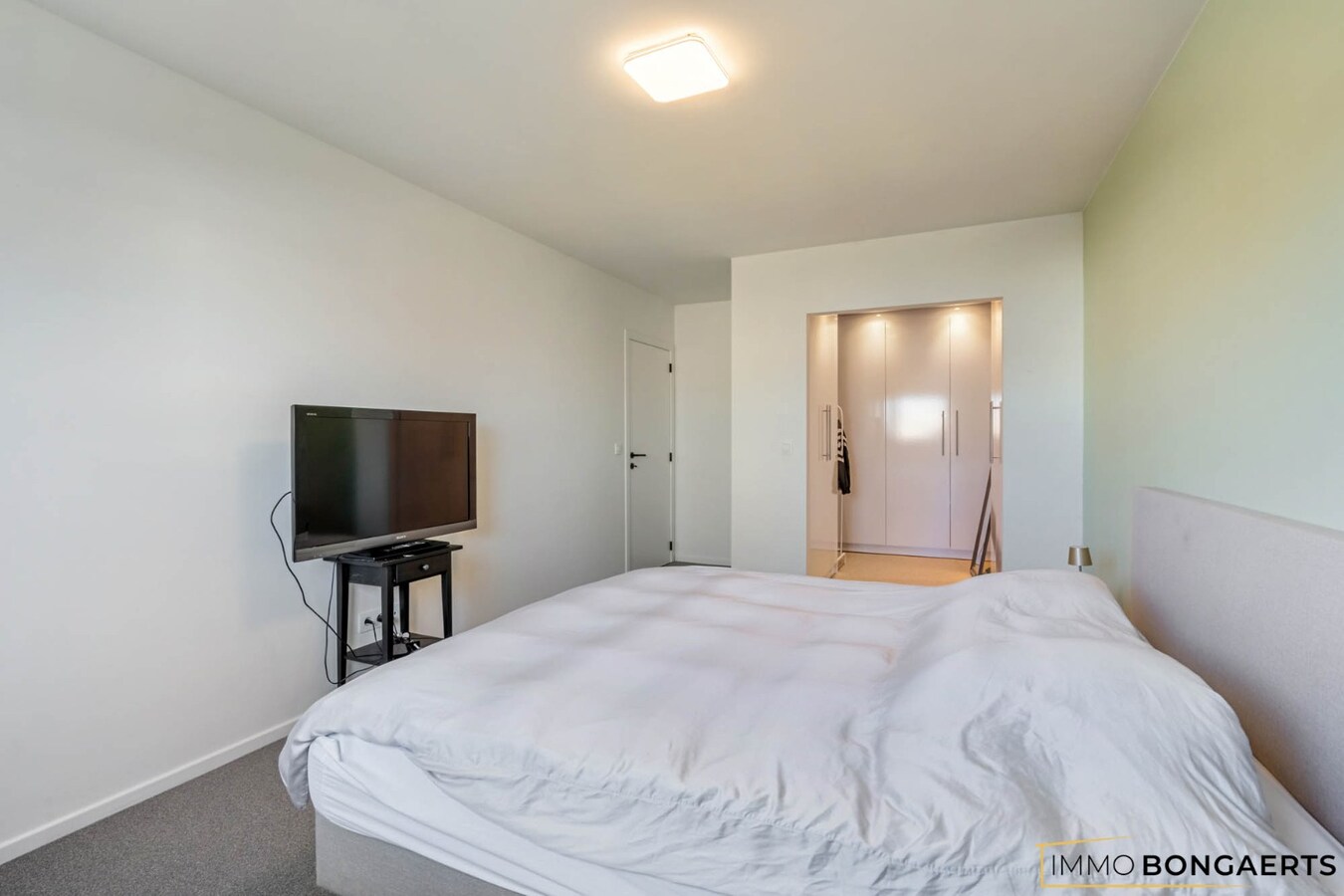 Energiezuinige woning met zwembad op rustige ligging in As 