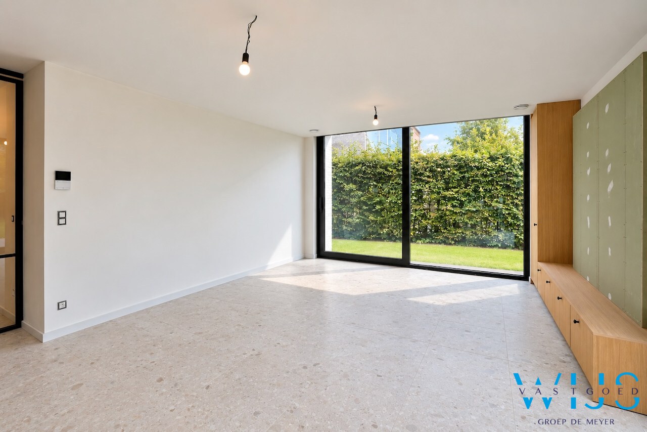 High-end gelijkvloers appartement met tuin te Lembeke ! 