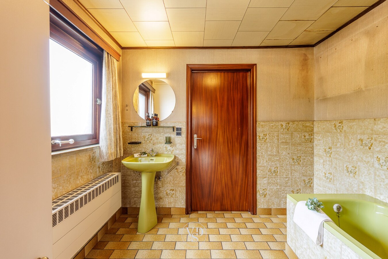 Landelijke woning - te renoveren. 