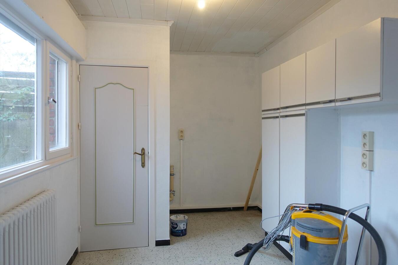 Halfopen woning met garage 