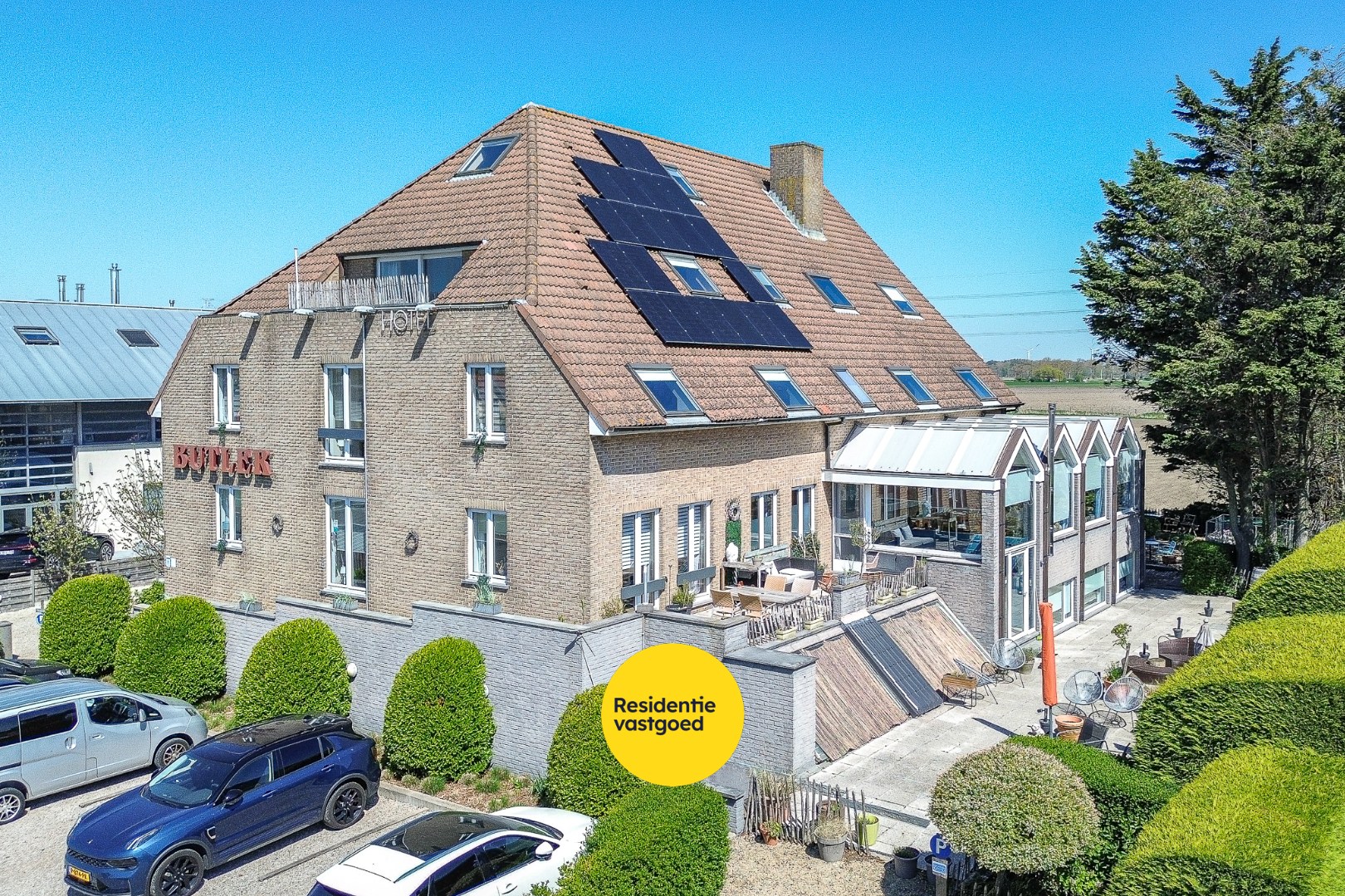 Unieke investeringskans: karaktervol hotel met 18 kamers &amp; woonmogelijkheden te koop! 