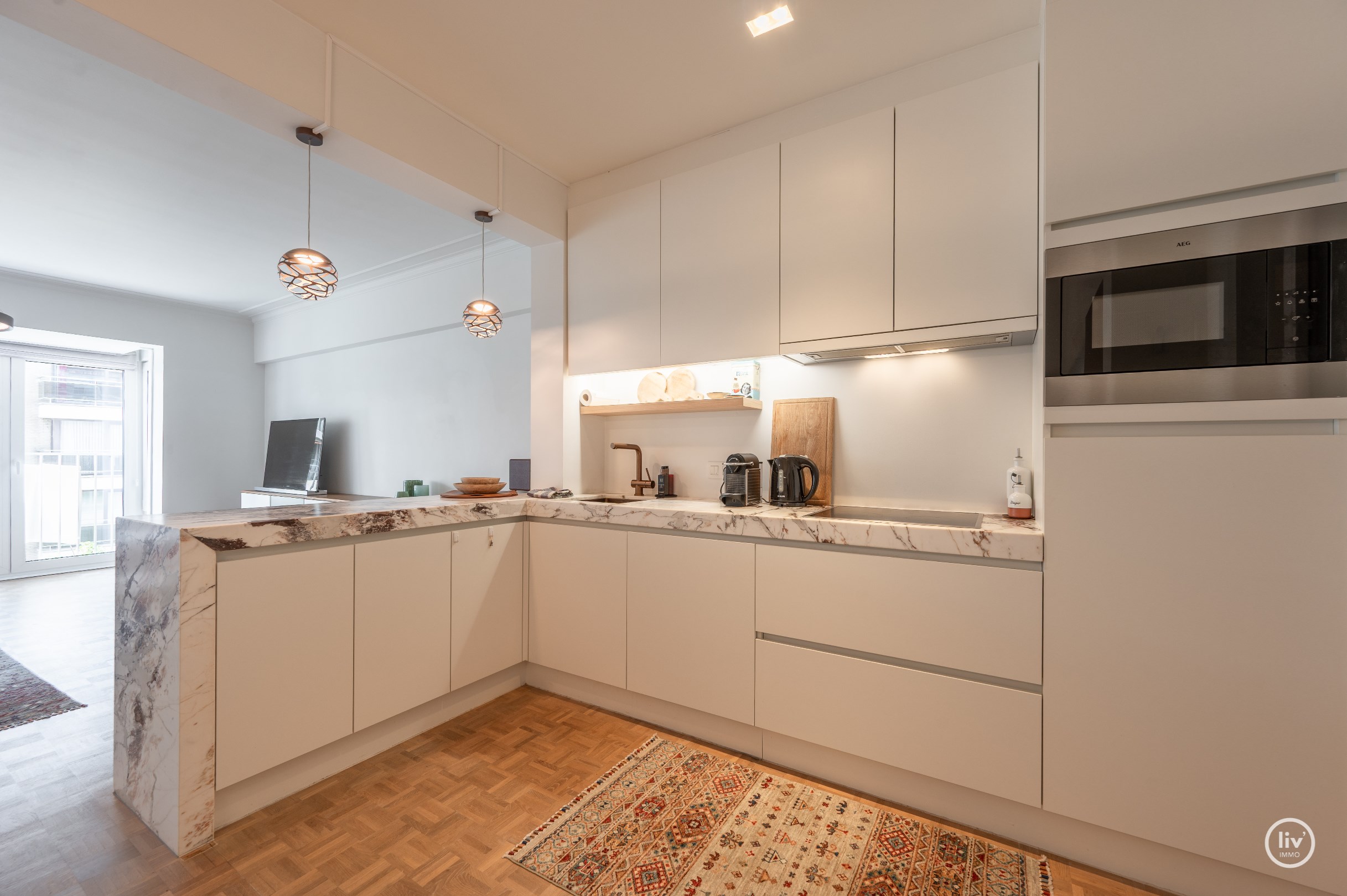 Modern en stijlvol gerenoveerd appartement in hartje Knokke. 