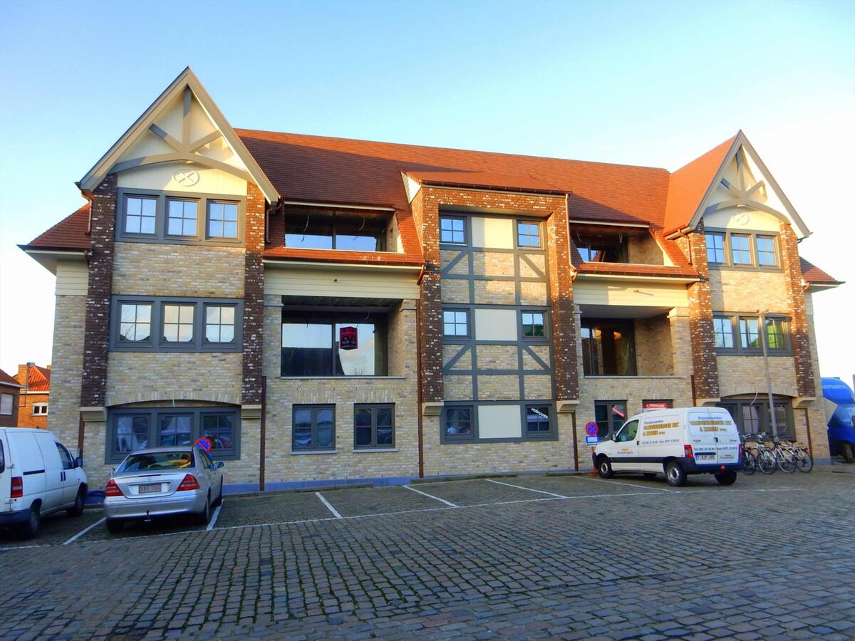 Instapklaar nieuwbouwappartement in het hartje van Jabbeke 