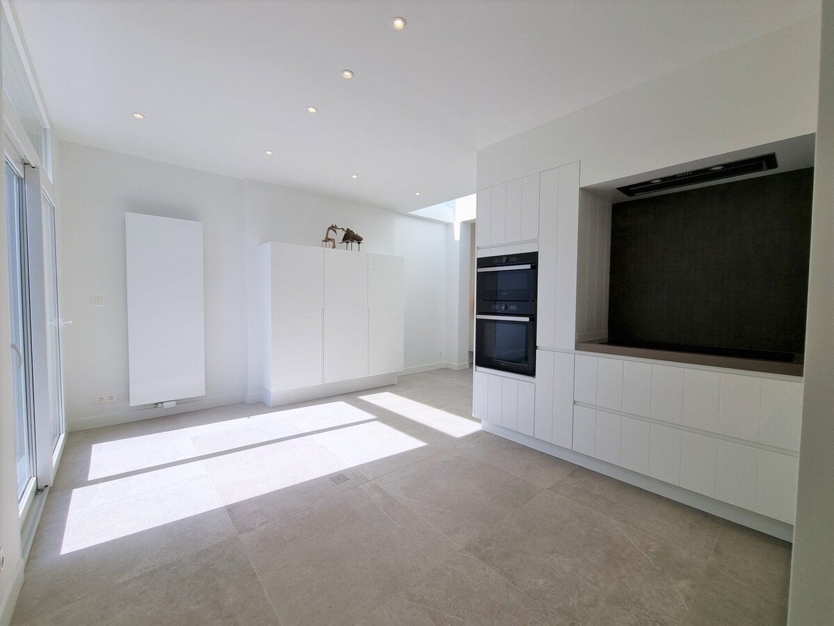 Volledig gerenoveerde woning met garage vlakbij het strand - Heist 