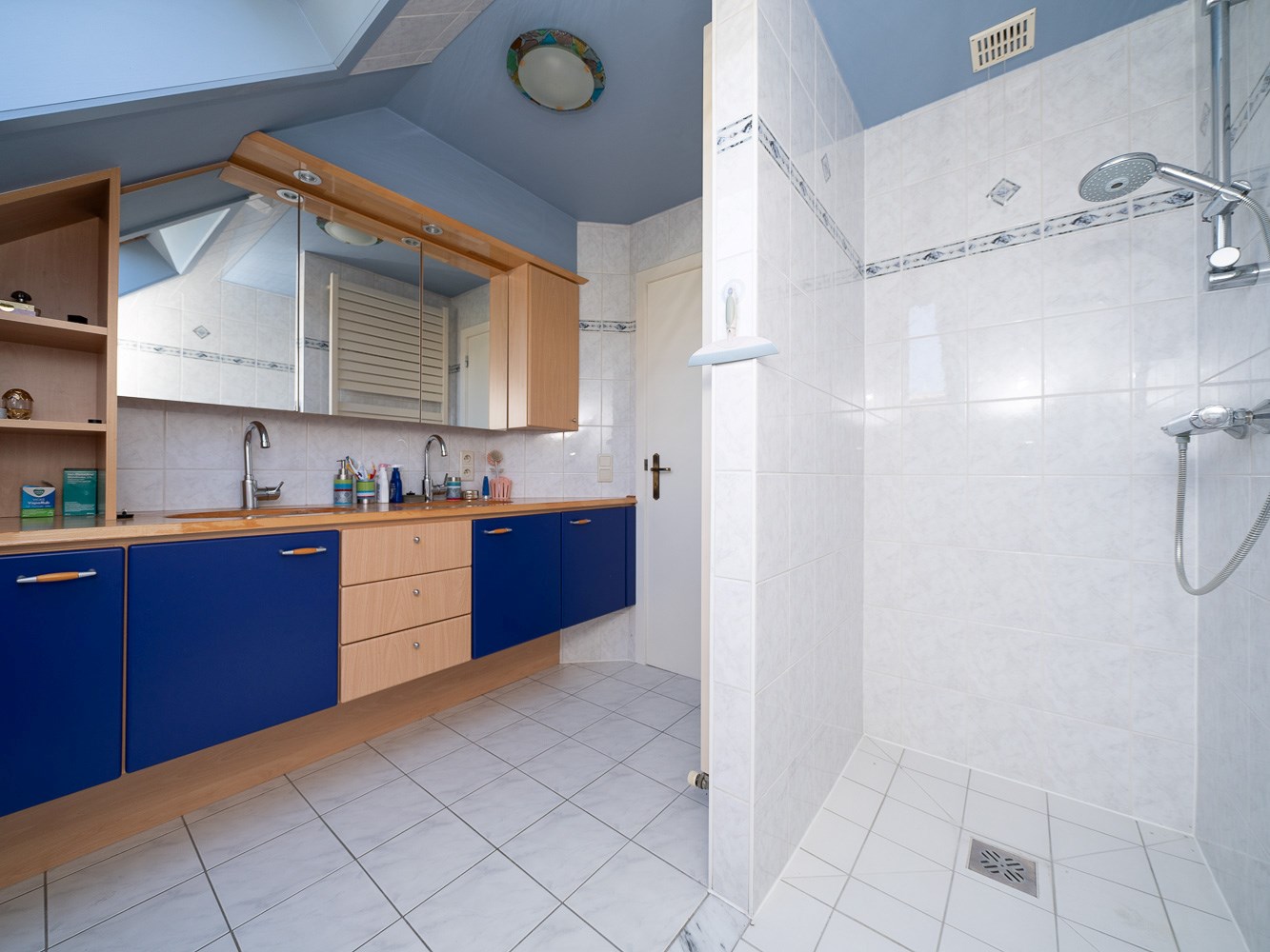 Instapklare, vrijstaande villa met 4 kamers op toplocatie 