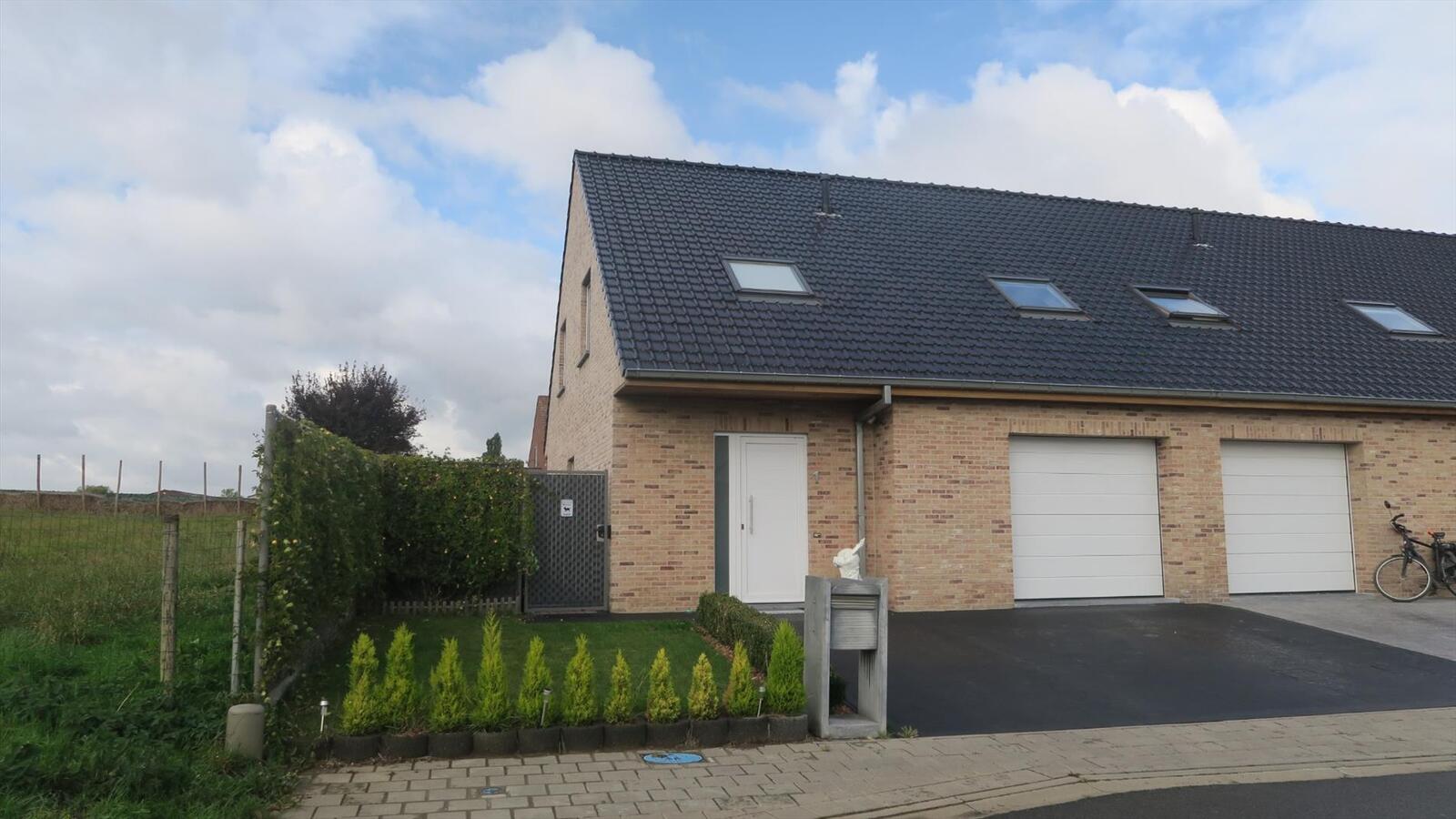 Recente halfopen woning (2012) in rustige woonwijk 