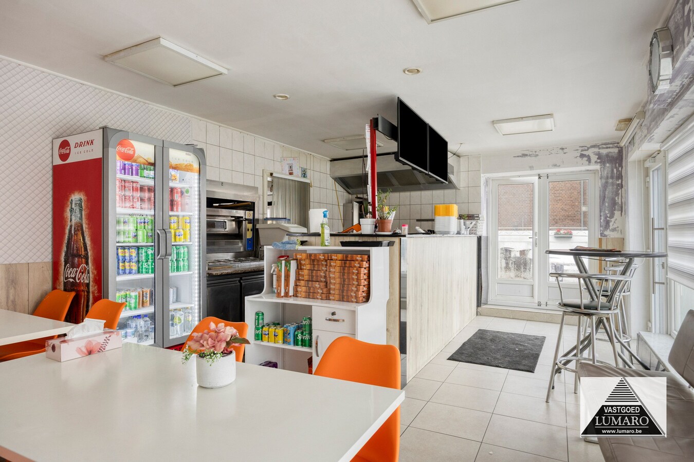 2  woongelegenheden met handelsruimte , grote tuin, 1448 m² 