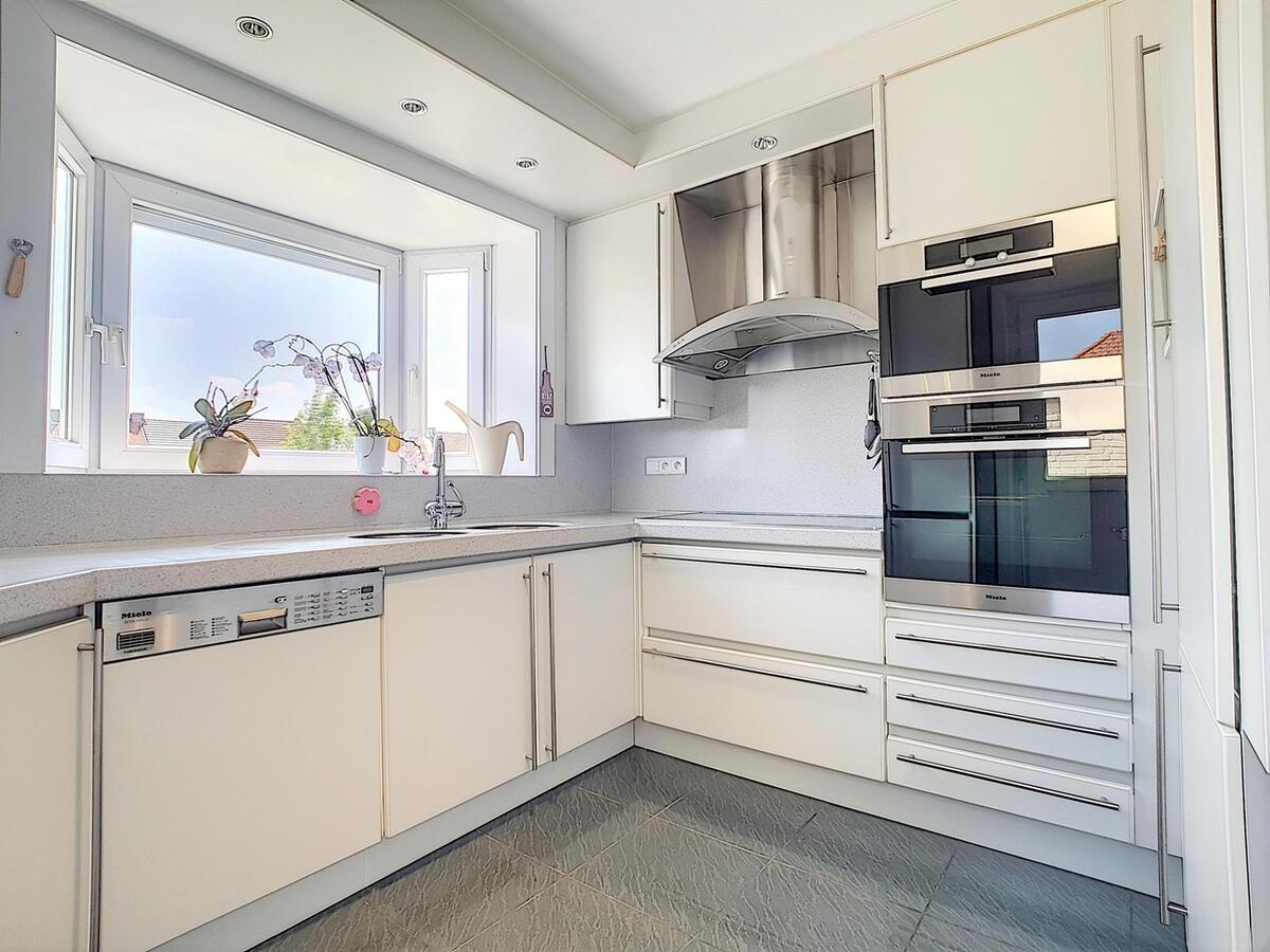 Mooie bel-étage met zeer ruime garage en knap aangelegde tuin - Zeebrugge 