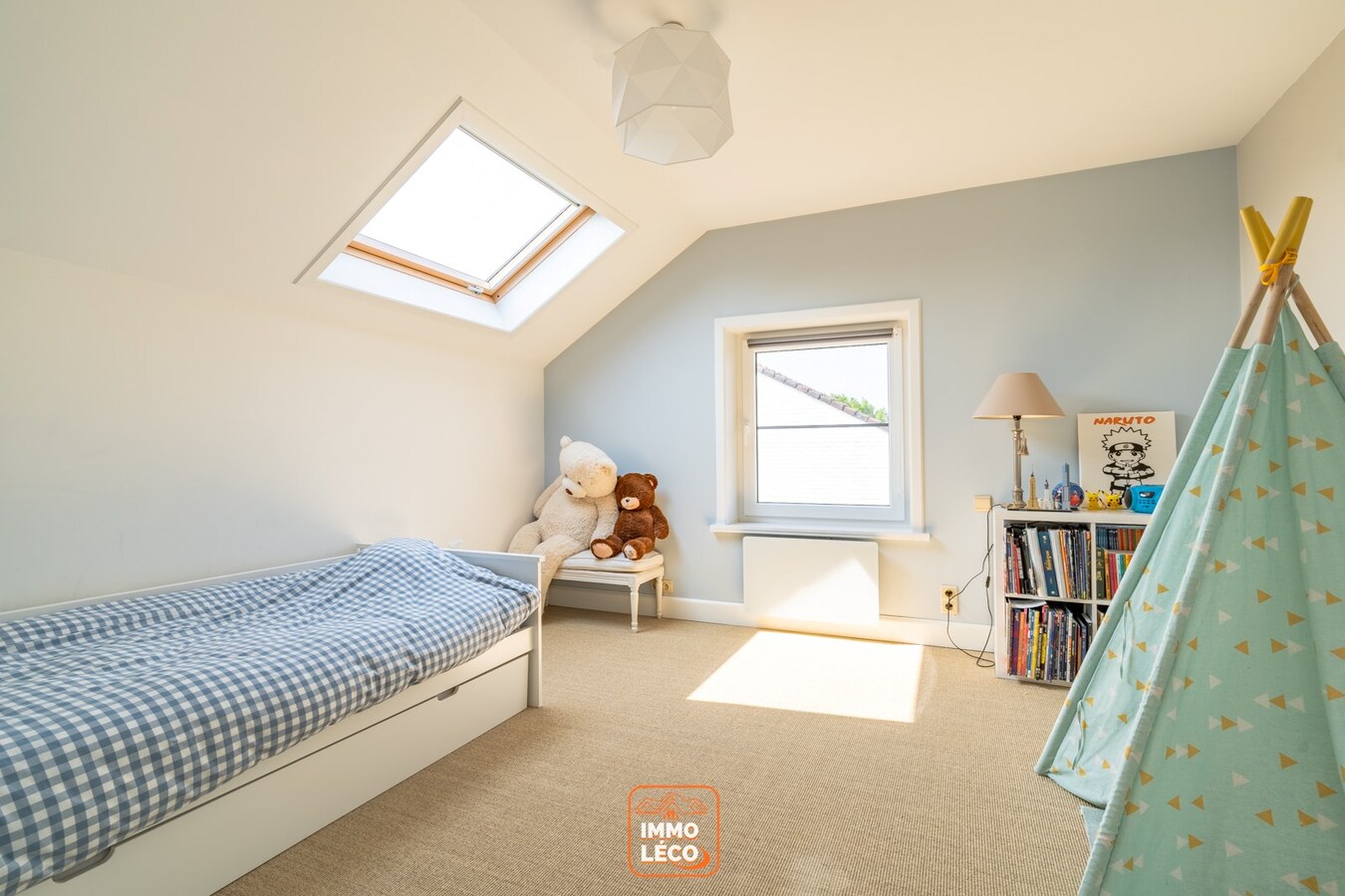 Villa, avec 6 CHAMBRES, 2 salles de bains, parking privatif, double garage et jardin, COUP DE CŒUR absolu !!! 