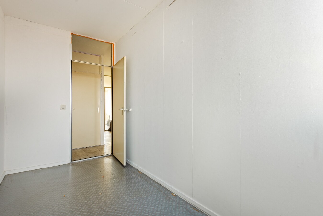 Te renoveren appt. met 2 slpk en terras te hartje Hoboken! 