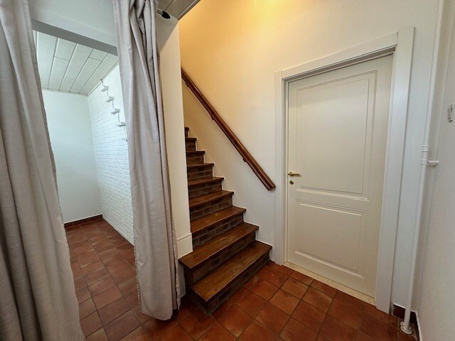 Halfopen woning met 3 slaapkamers, tuin en garage te Neeroeteren. 