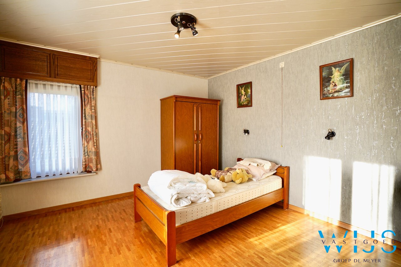 Stevige gezinswoning met bijgebouw te Ertvelde ! 