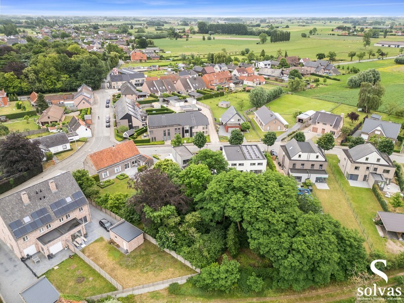 PROJECTGROND; Ruime half open bebouwing met grote tuin en 2 garages op perceel van 1545m² in Aalter 