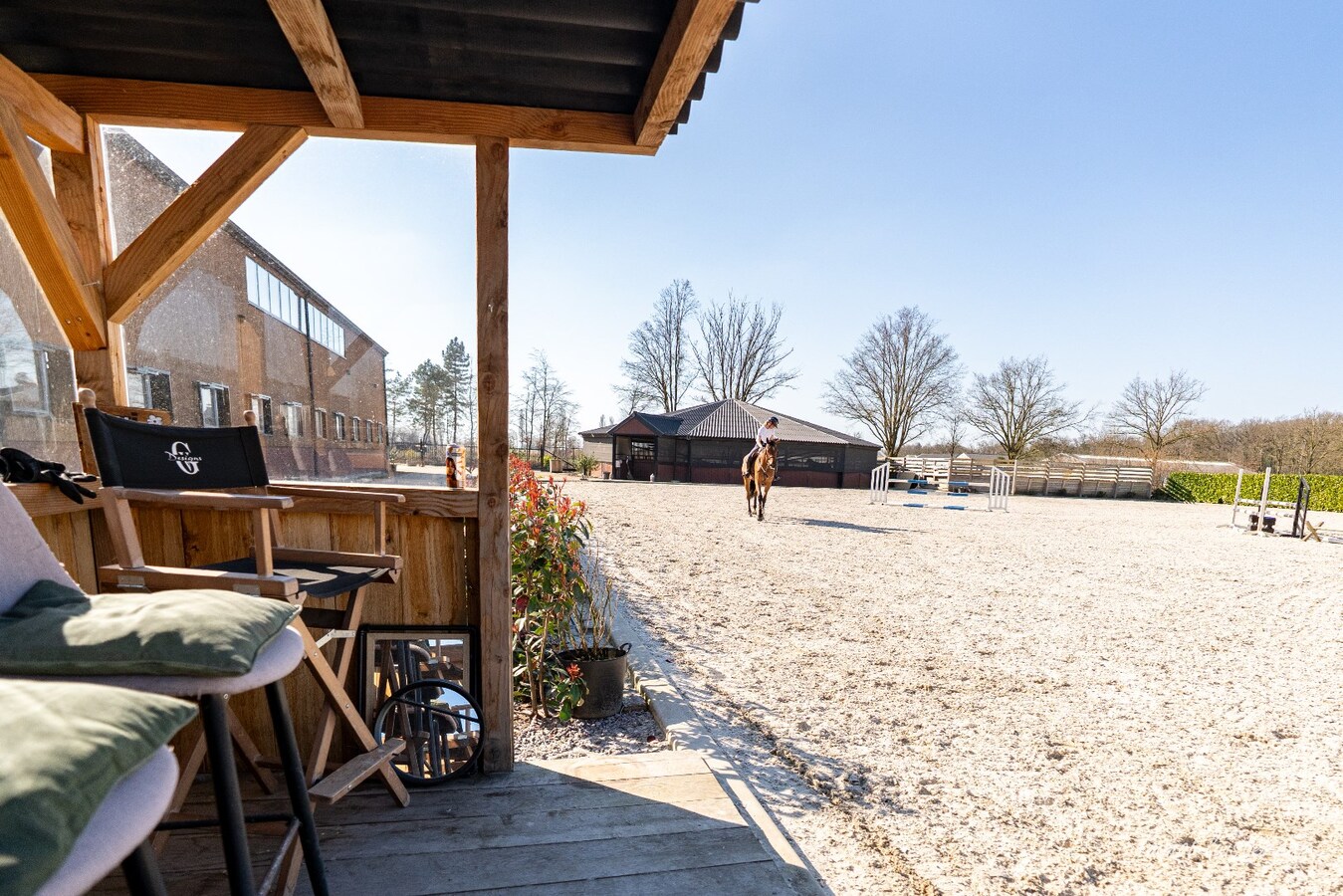 Complete paardenaccommodatie met studio op ca. 1,1ha te Bree 