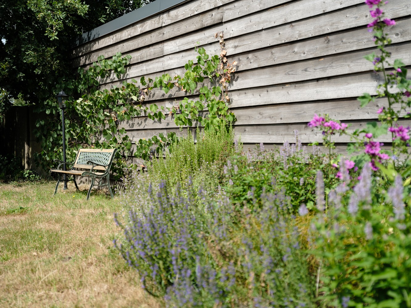 Volledig afgewerkte woning met grote tuin op toplocatie! 