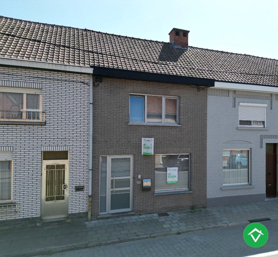 Instapklare woning met drie slaapkamers, tuin met uitweg, zolderkamer te Roeselare 