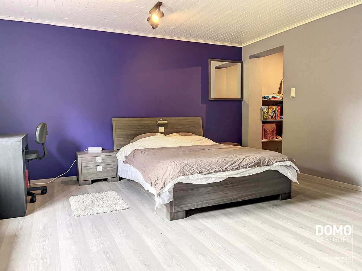 Ruime woning met tuin, inpandige garage en 4 slaapkamers in Linkhout. 