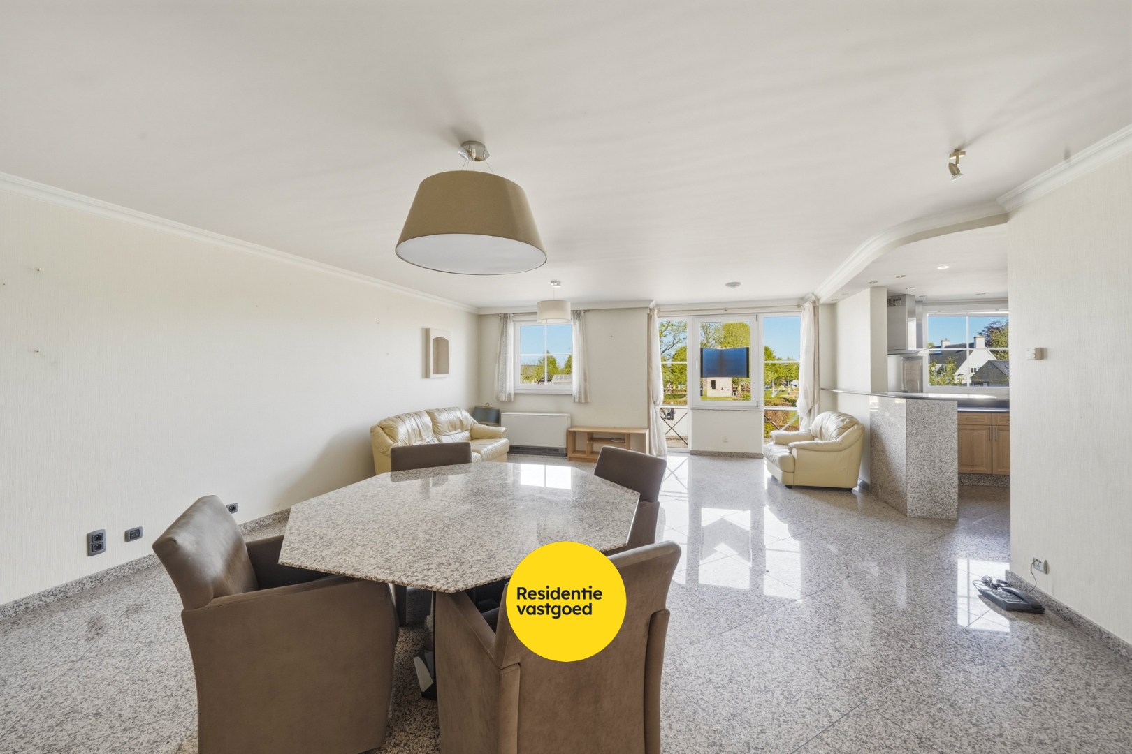 Instapklaar appartement met 2 slaapkamers en terras van 63 m² 