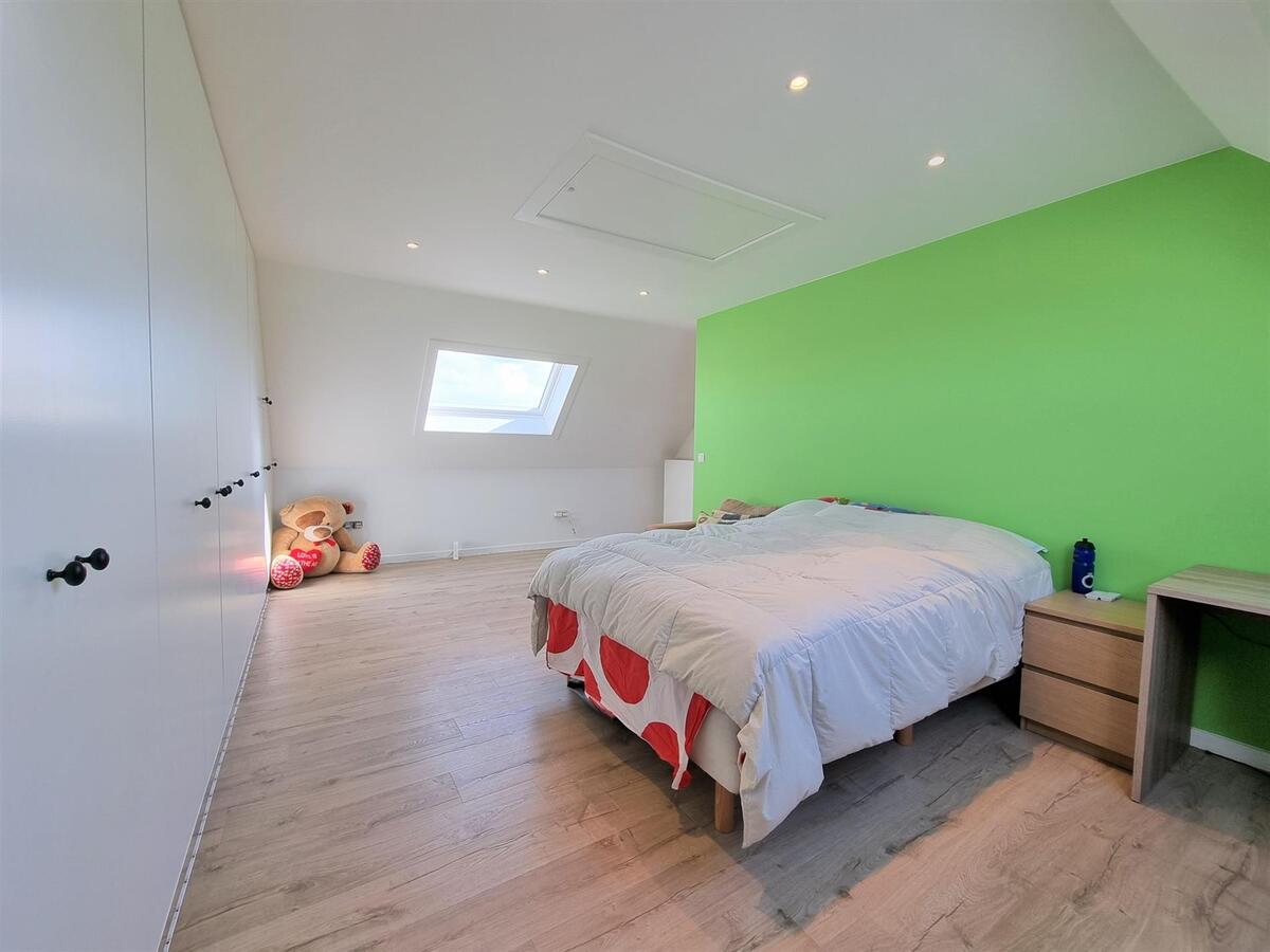 Knap gerenoveerde woning met grote tuin en oprit - Dudzele 