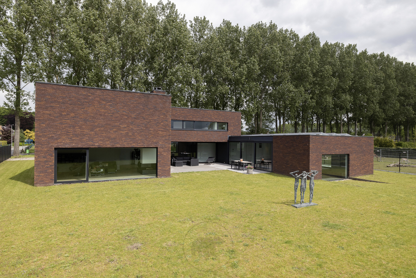 Buitengewone design villa op unieke ligging te Lochristi 