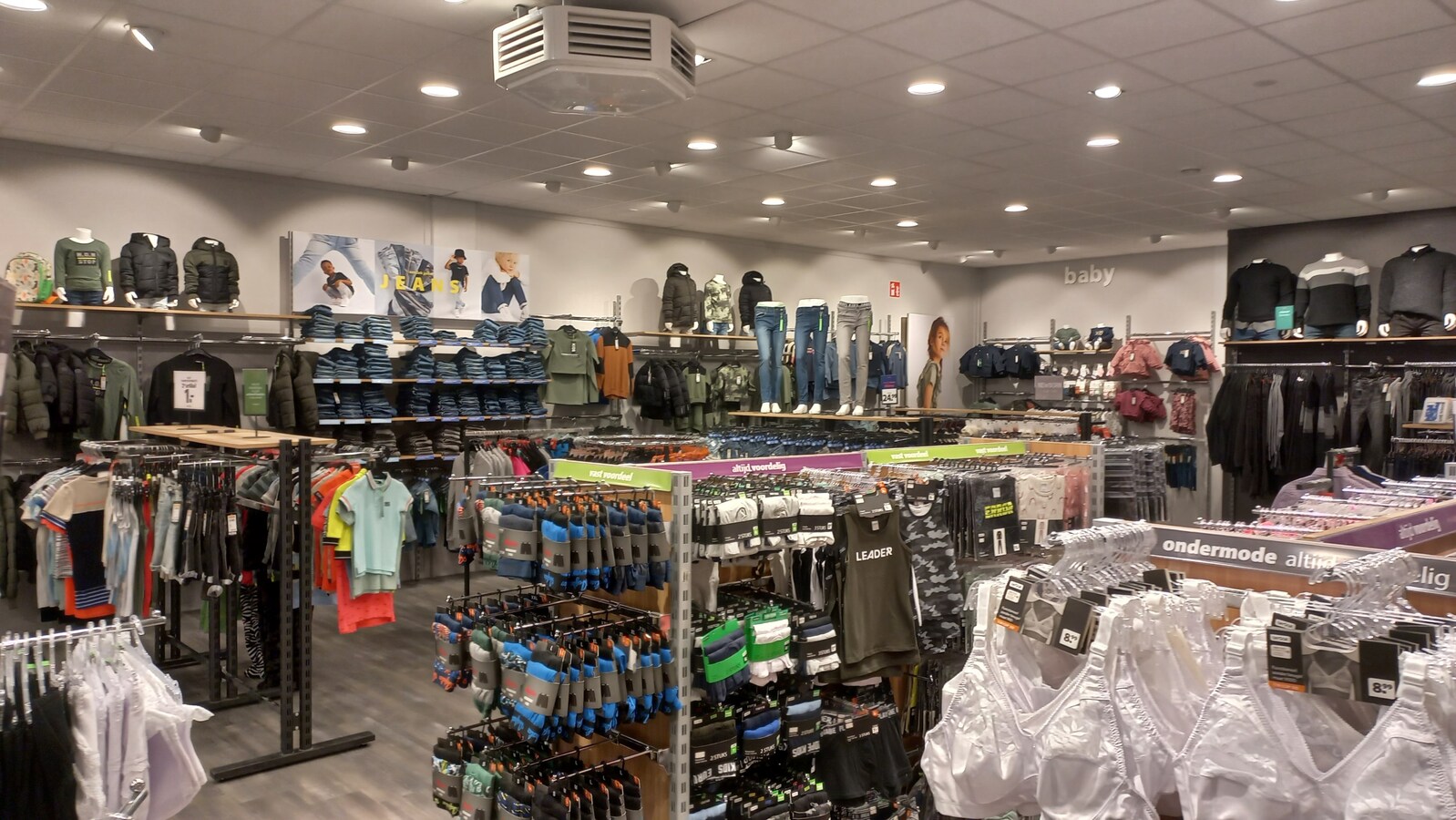 Zeer fraai winkelpand te koop in het prestigieuze Marktstaete complex in het centrum van Bladel (NB). 