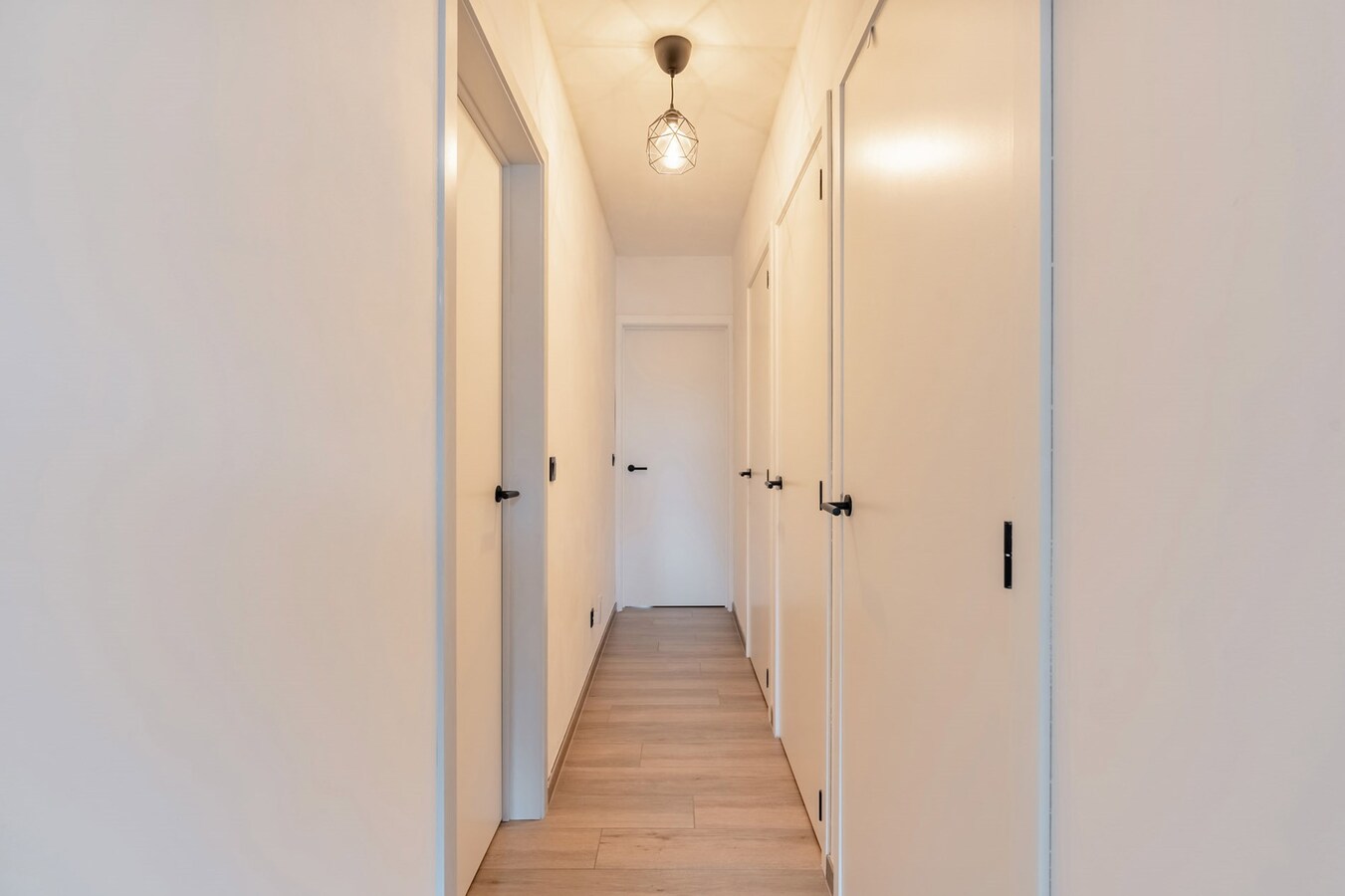 Mooi gelijkvloersappartement met 2 slaapkamers. 