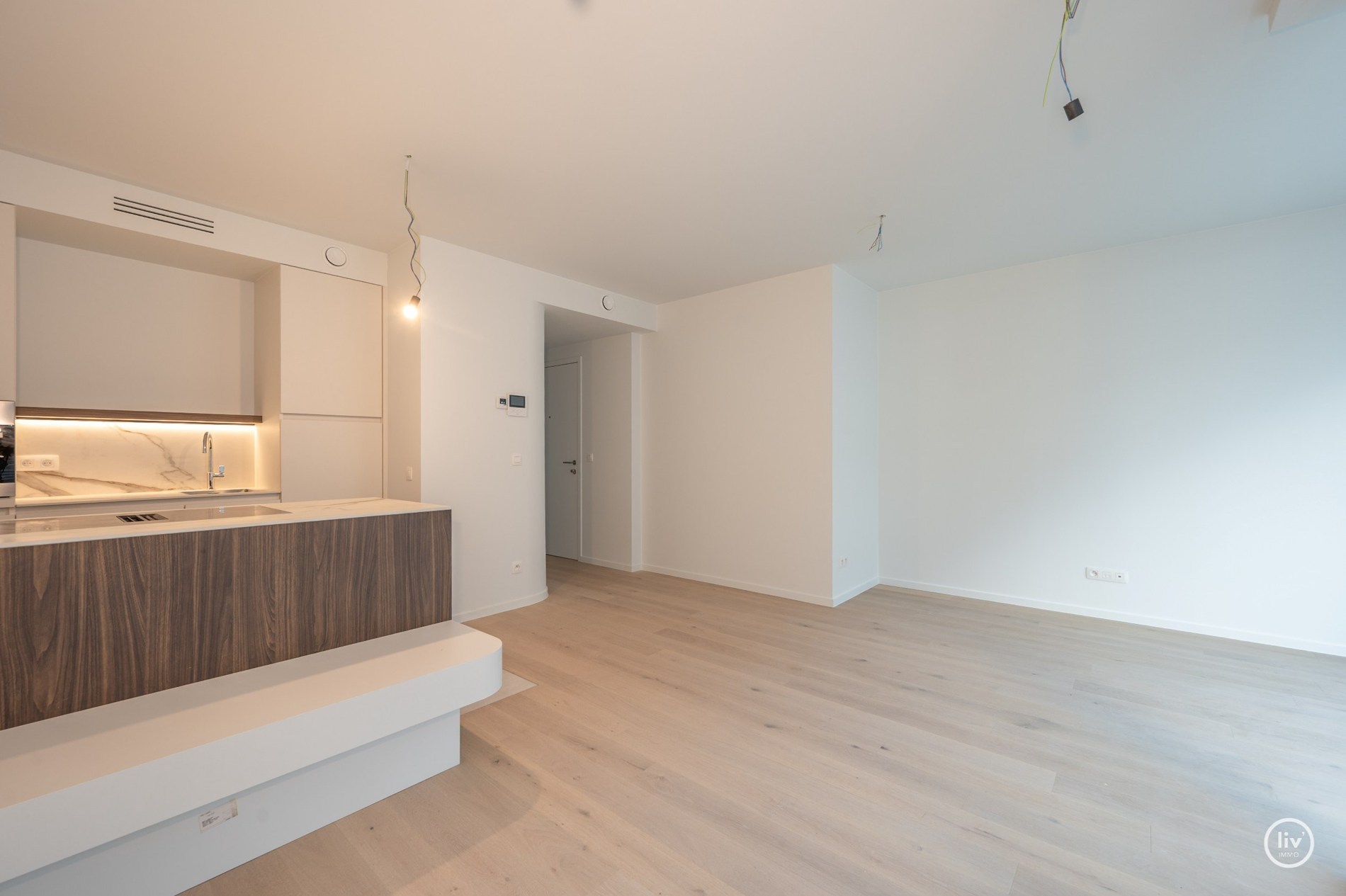 ONGEMEUBELD - NIEUWBOUWPROJECT MADELEINE: Modern appartement met 2 slaapkamers gelegen in het centrum van Knokke. 