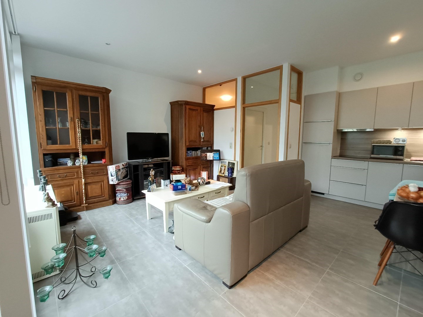 Instapklare studio met ondergrondse autostaanplaats in het centrum 