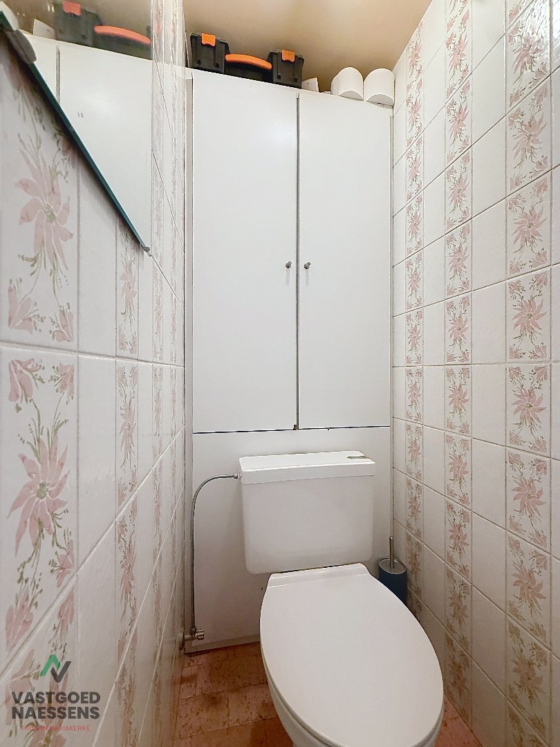 Studio à rafraîchir avec vue sur la mer et terrasse. 