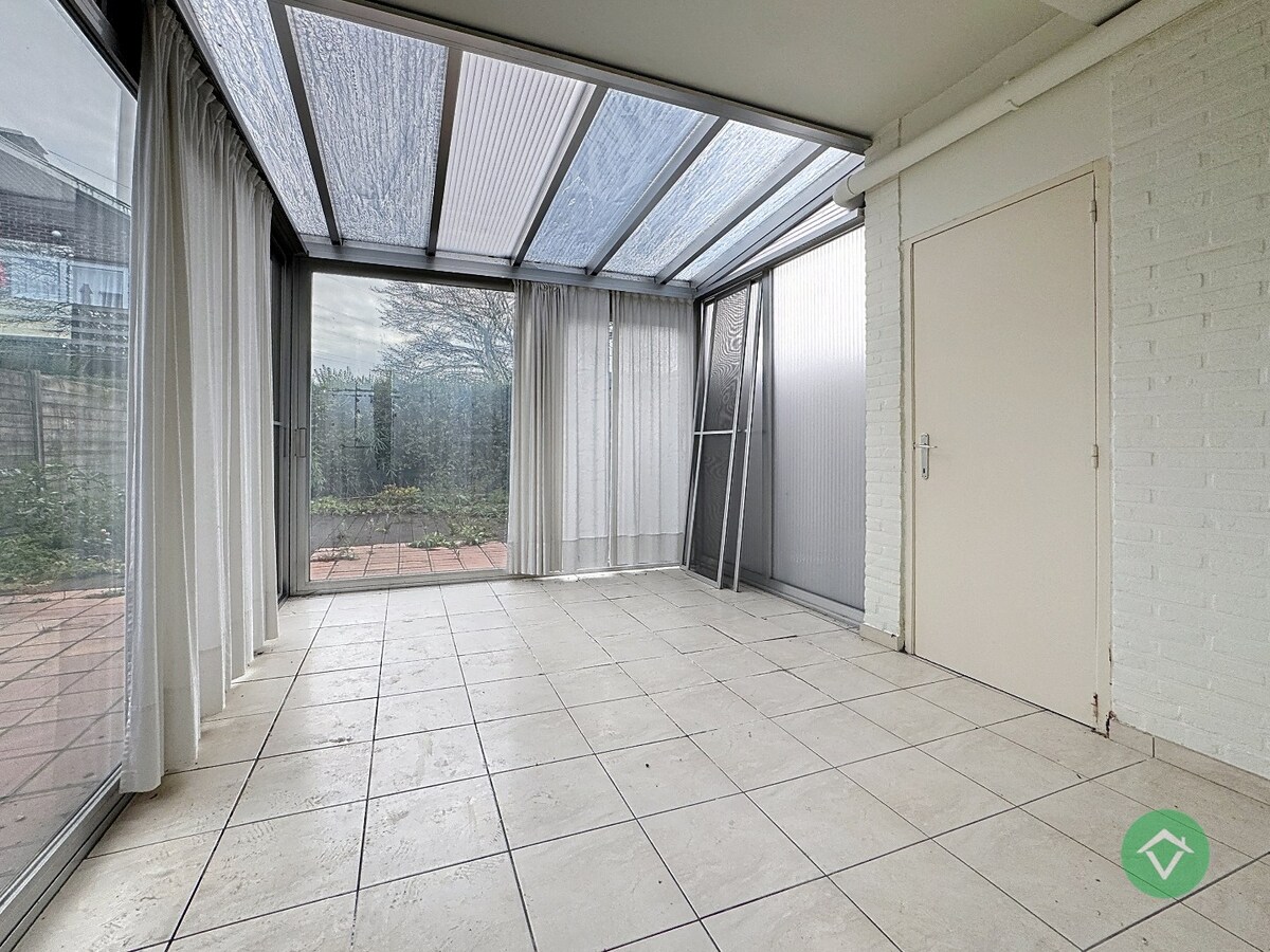 Gelijkvloers appartement met autostandplaats en garage te Roeselare 