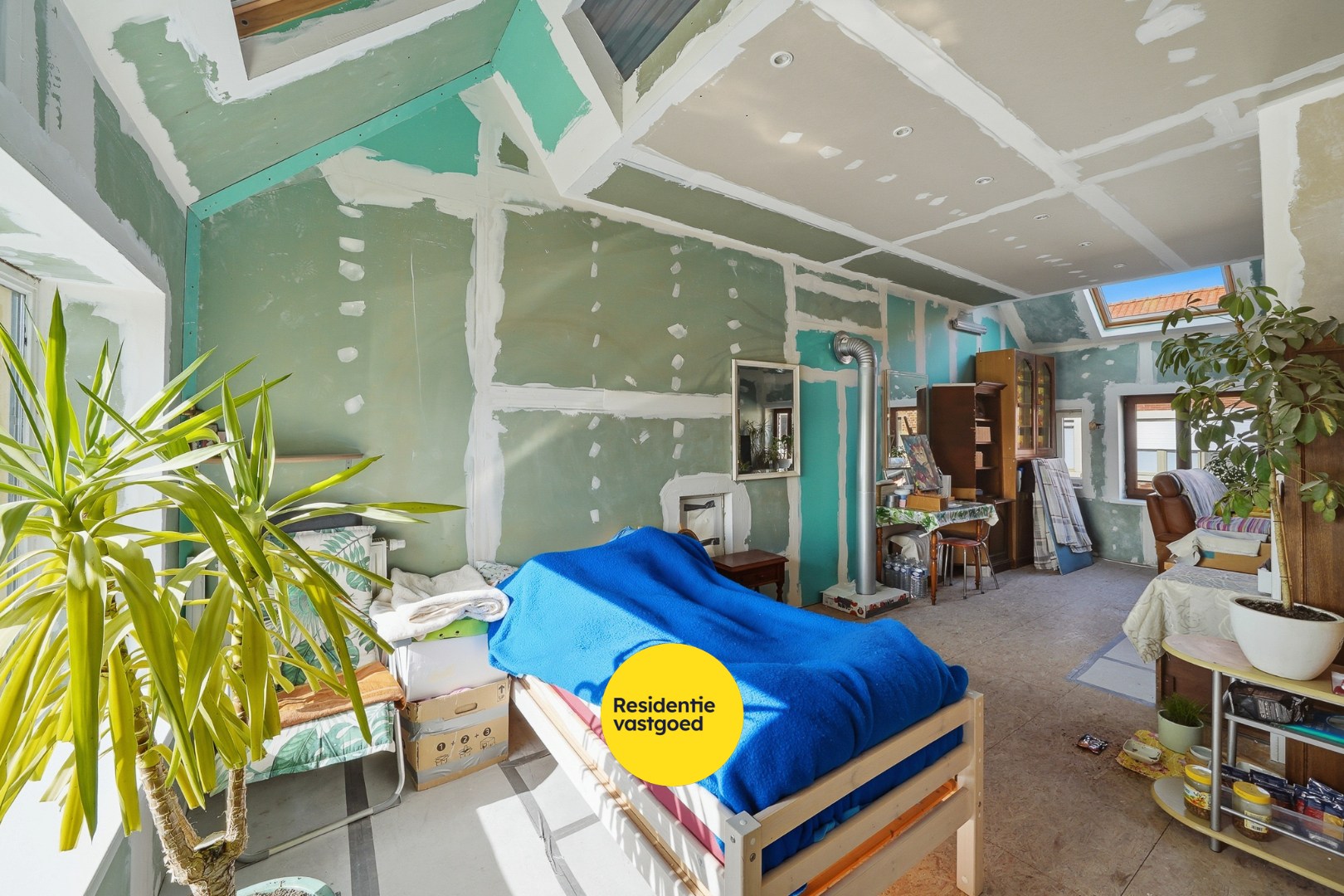 Verder af te werken woning in centrum Oudenburg 