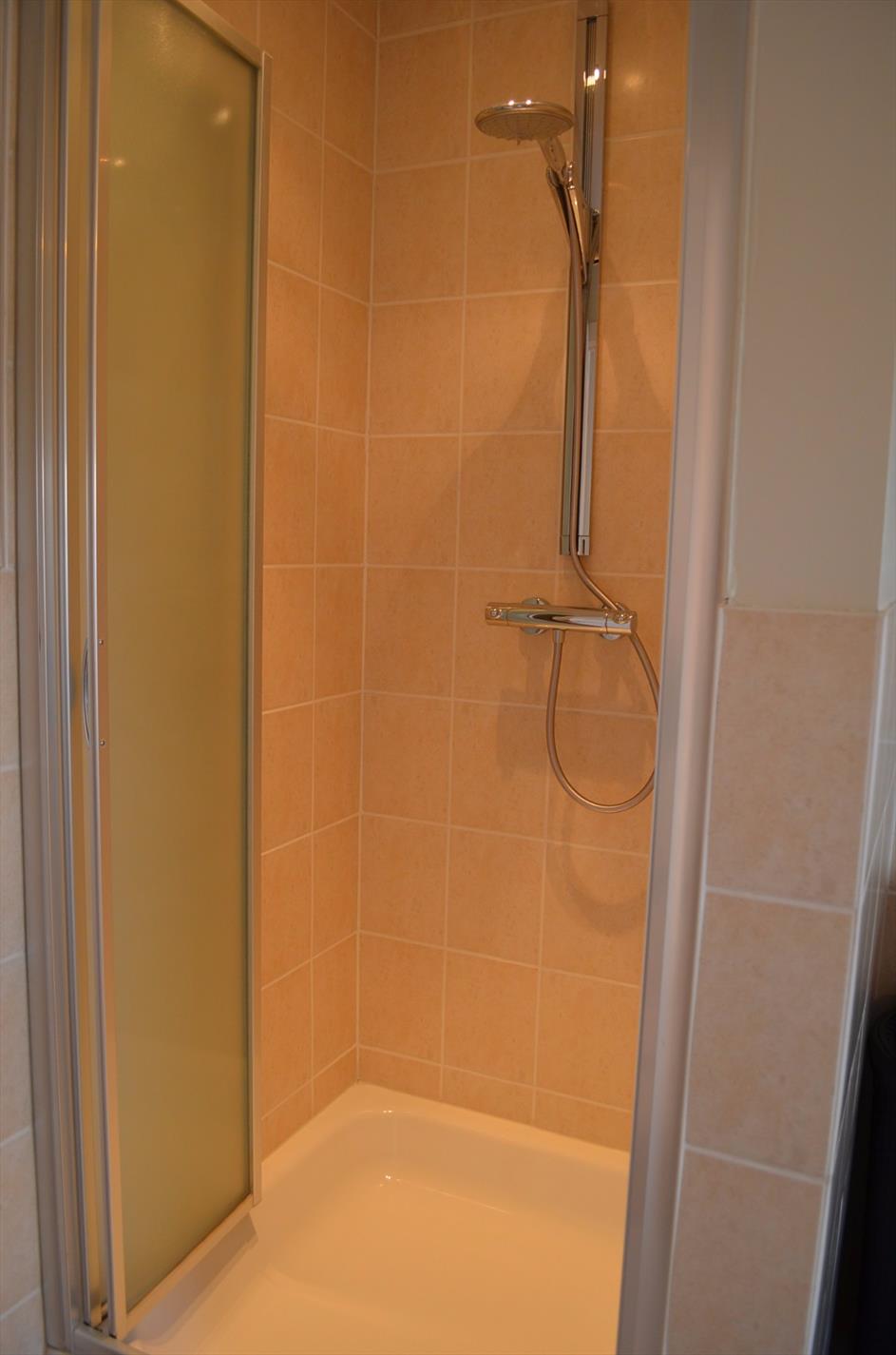 Recente gezinswoning met 3 slpks, garage en tuin rustig gelegen te Adegem 