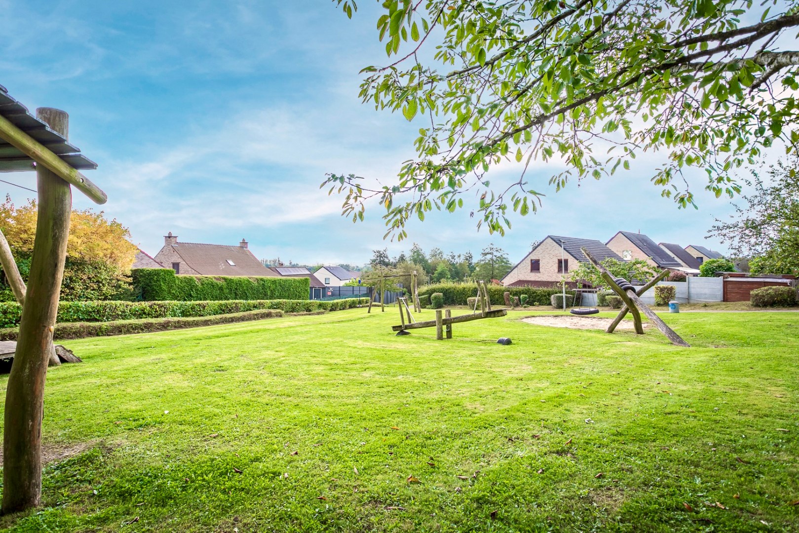 Instapklare woning met 3 slpks, garage, carport en tuin 