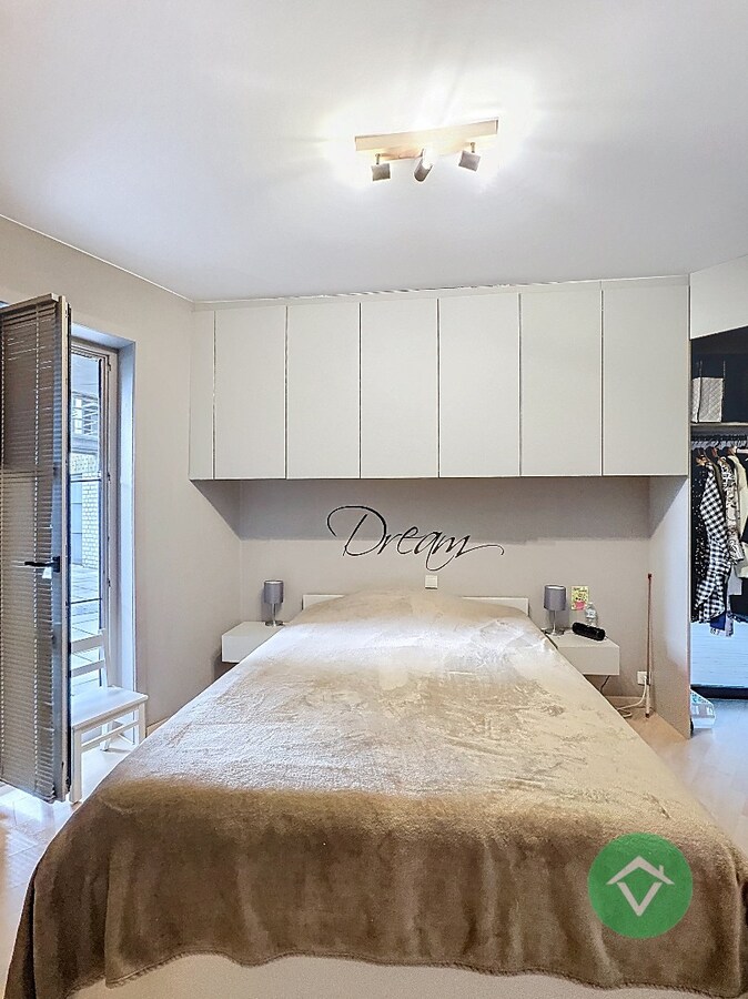 Volledig gerenoveerd handelspand met woonst en garage te Koekelare 