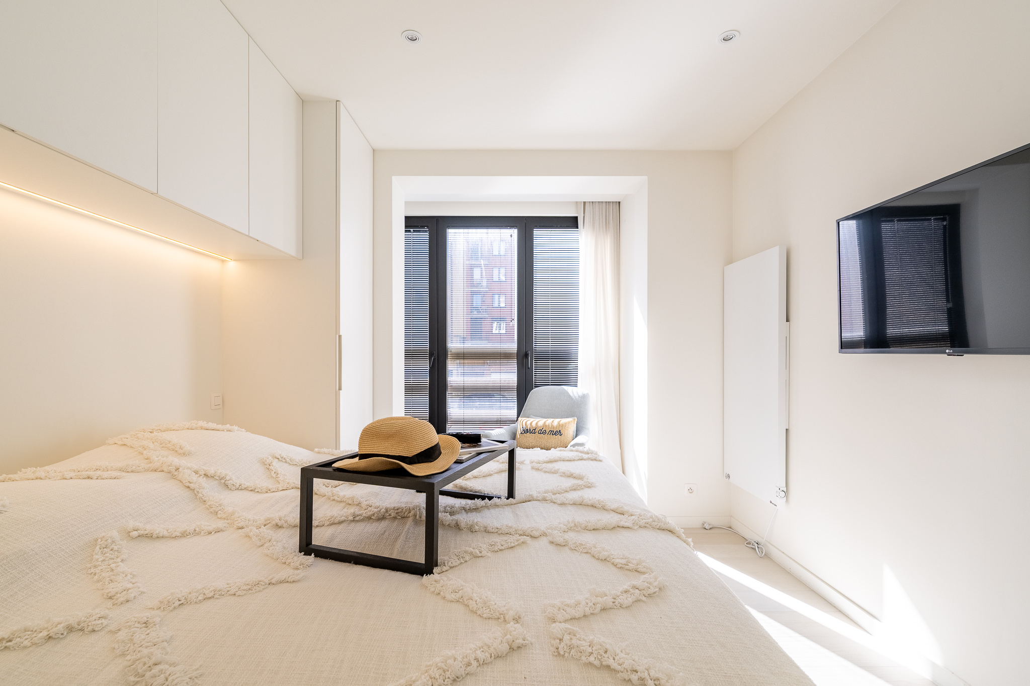 Appartement rénové avec style, offrant une vue latérale sur la mer, au cœur du Zoute. 
