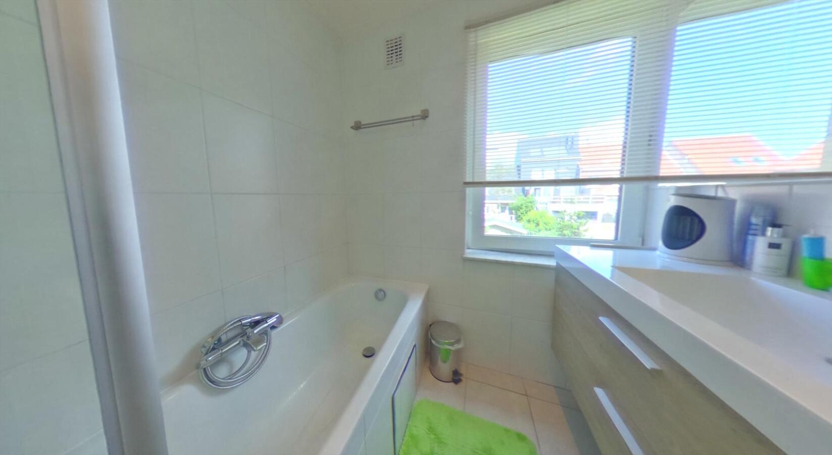 MODERNE BEL-ETAGE WONING MET MOOIE TUIN 