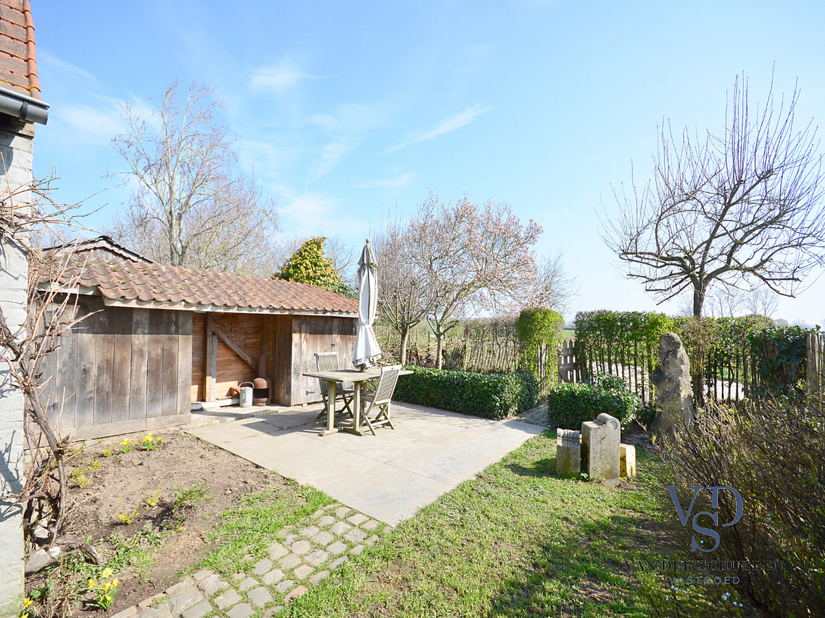 Parel nabij de Baaigemse Prinsenmolen. 