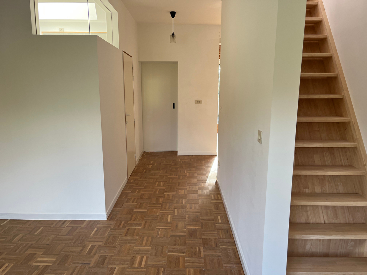 Design duplex appartement te centrum Dikkelvenne. 