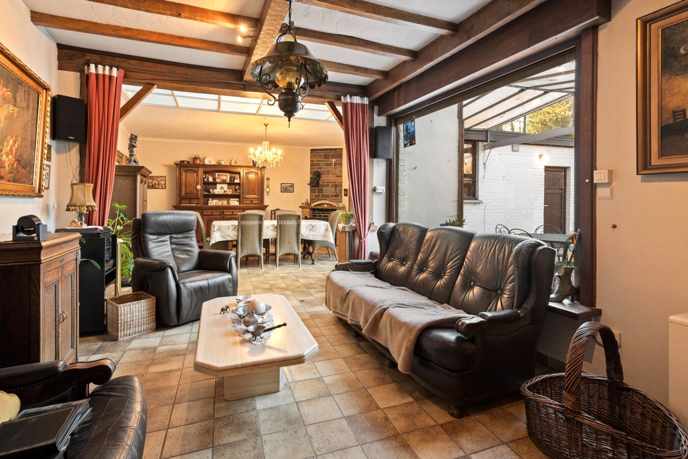 Ruim, voormalig handelshuis in het Centrum van Dadizele 