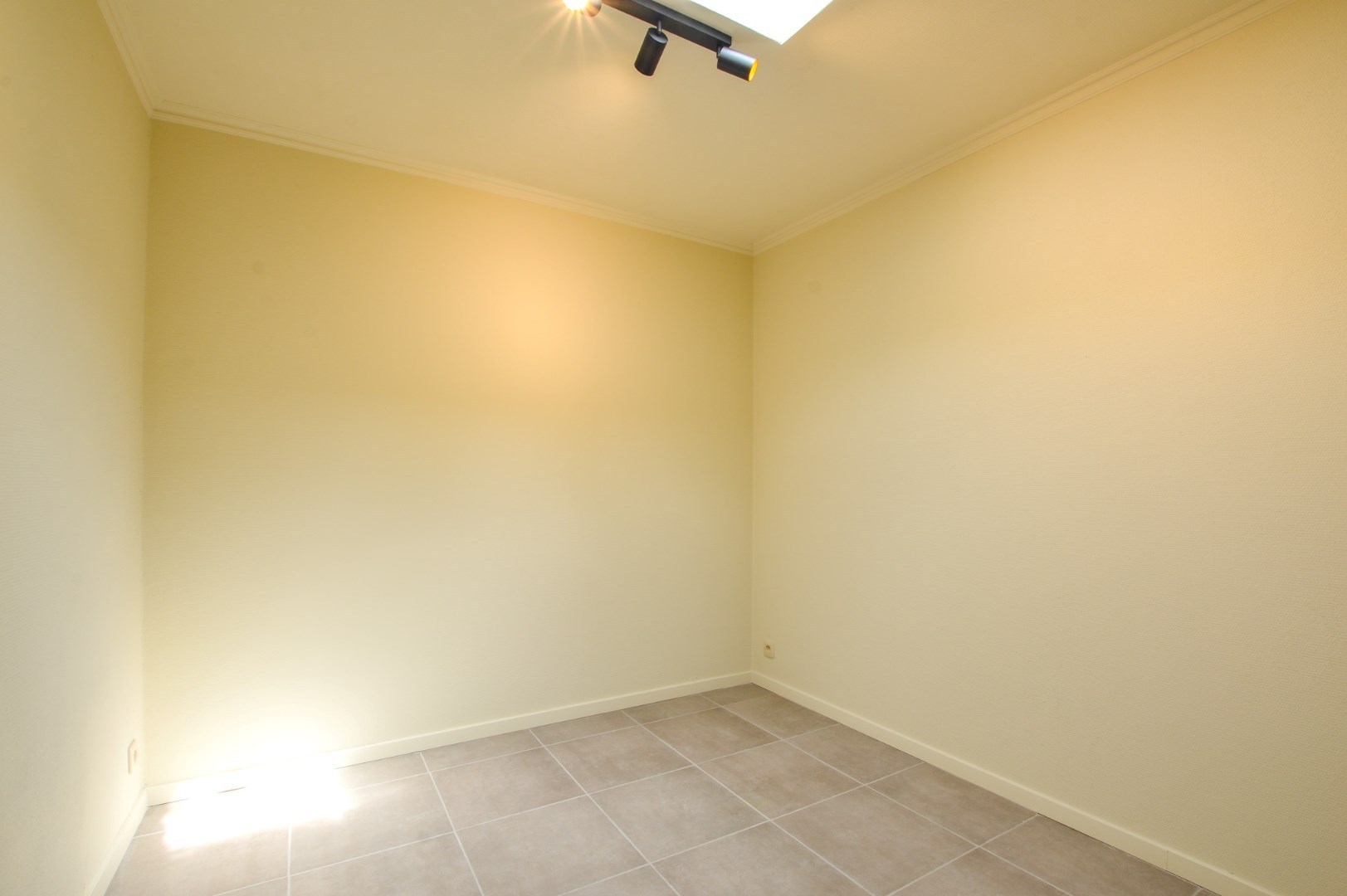 Ruim appartement (146 m²) met 2 slaapkamers in het centrum van Jabbeke 