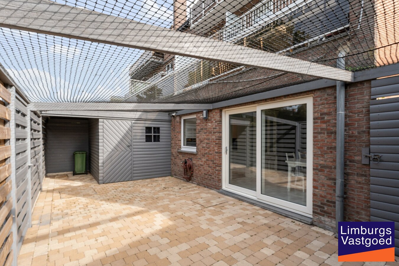 Gelijkvloers appartement, 78 m², 2 slpk, ruim terras, autostaanplaats 