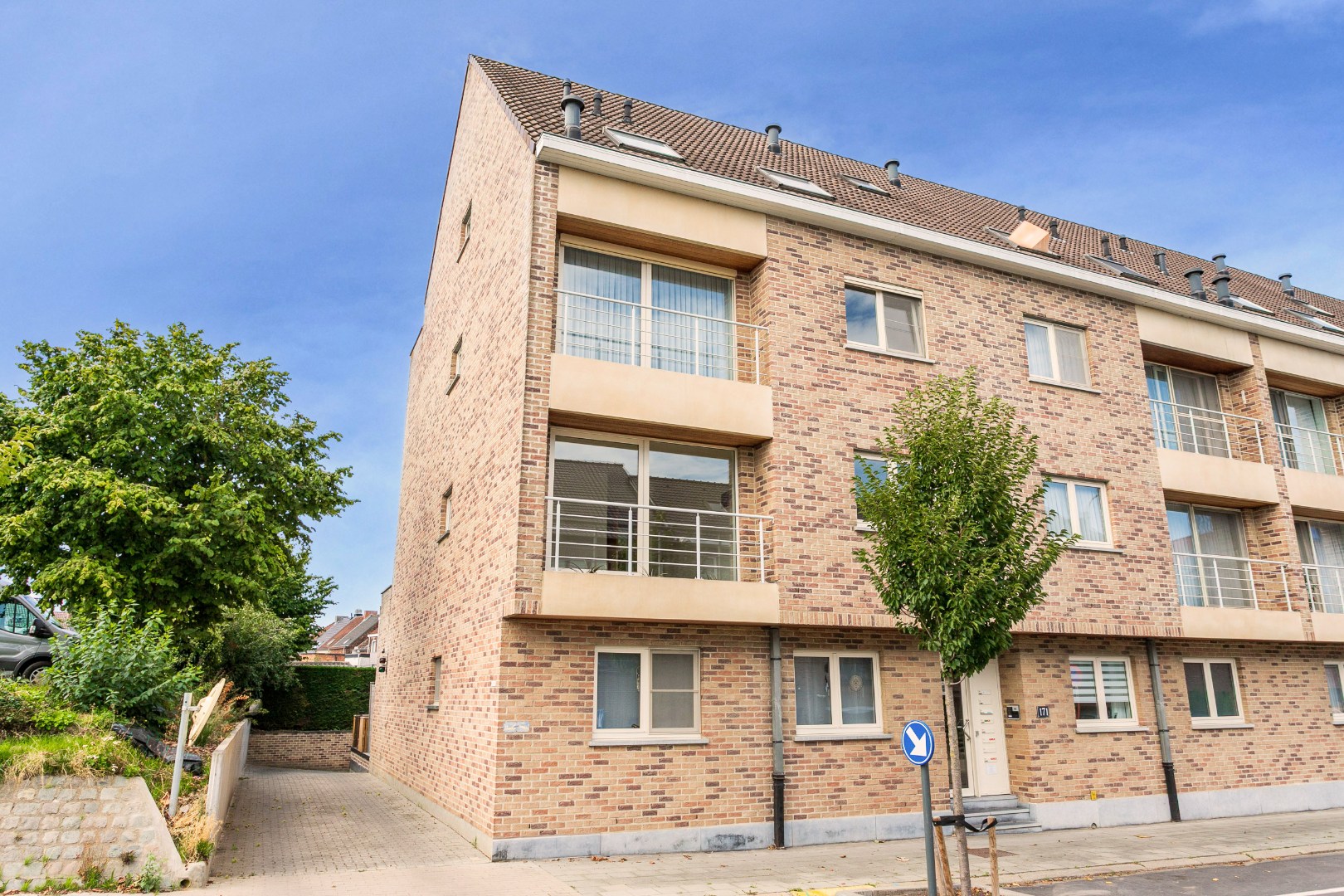Instapklaar 2 slpk appartement met garage te Halle 